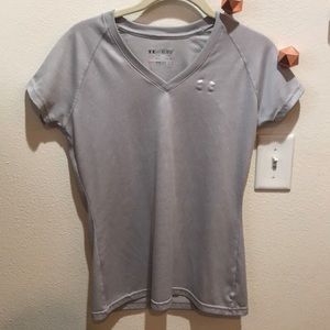 Underarmour semi fitted v neck shirt